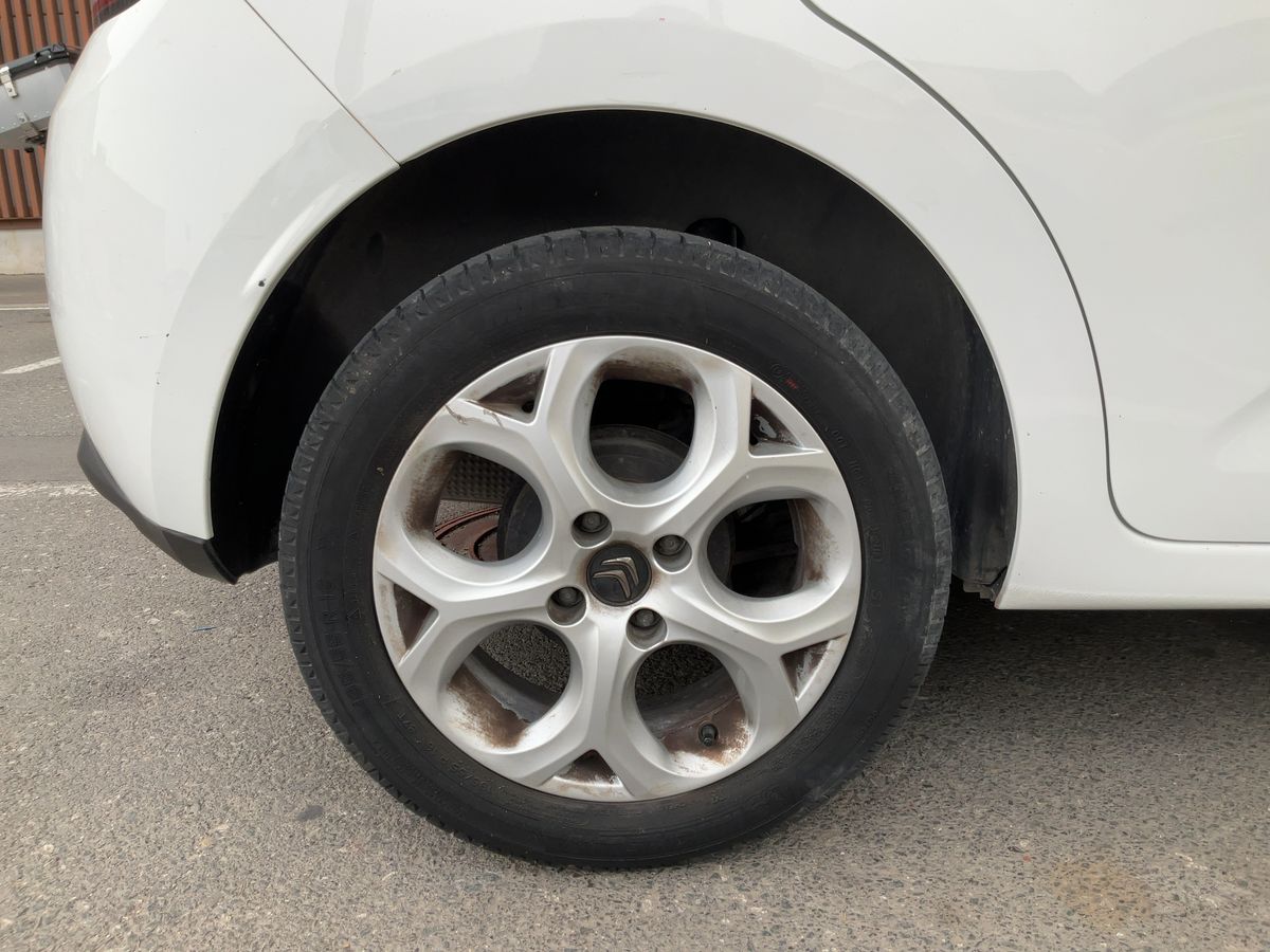 Neumático trasero derecho