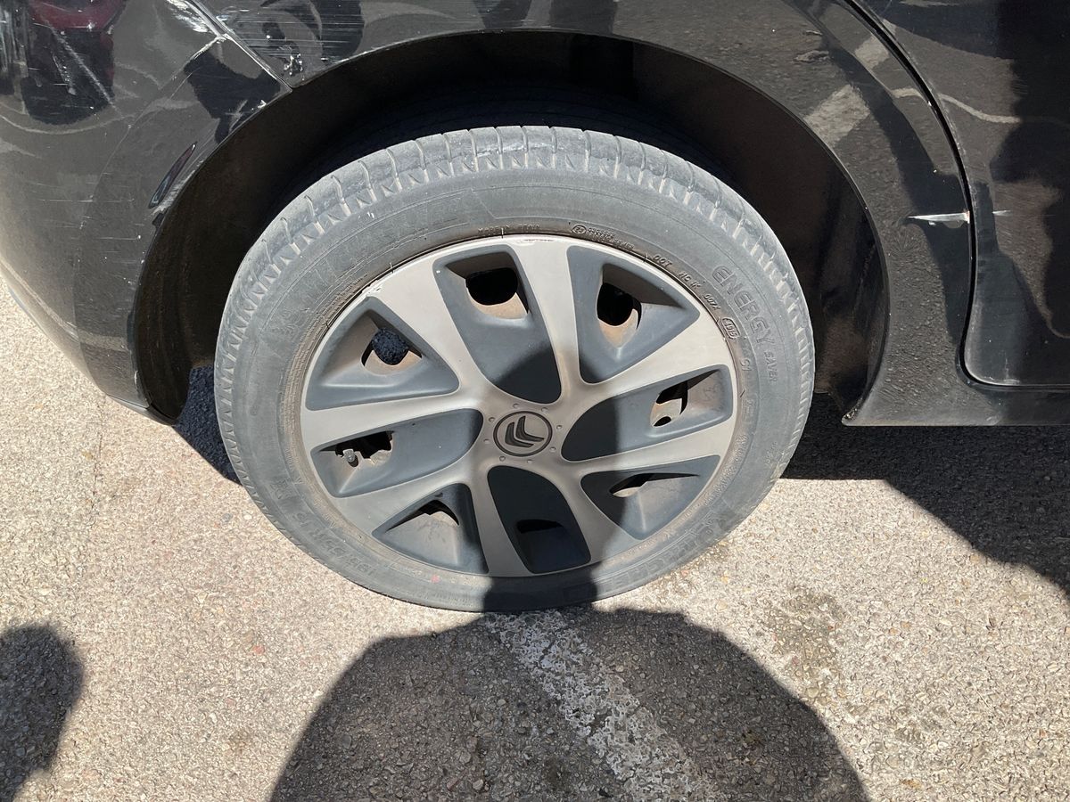 Neumático trasero derecho