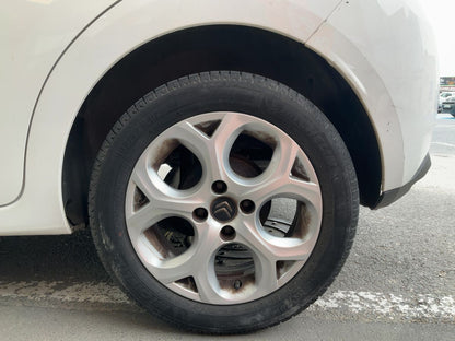 Neumático trasero izquierdo