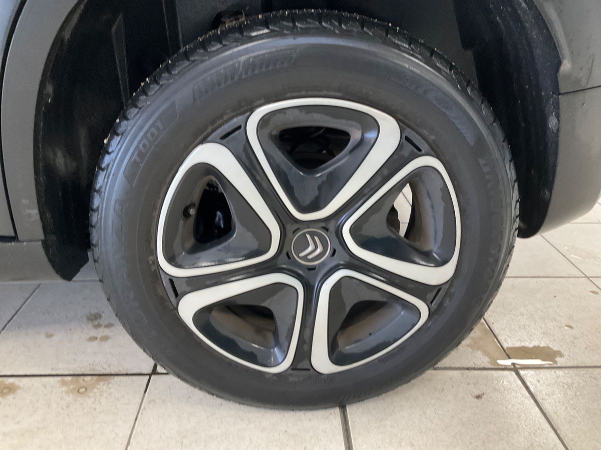 Neumático trasero izquierdo