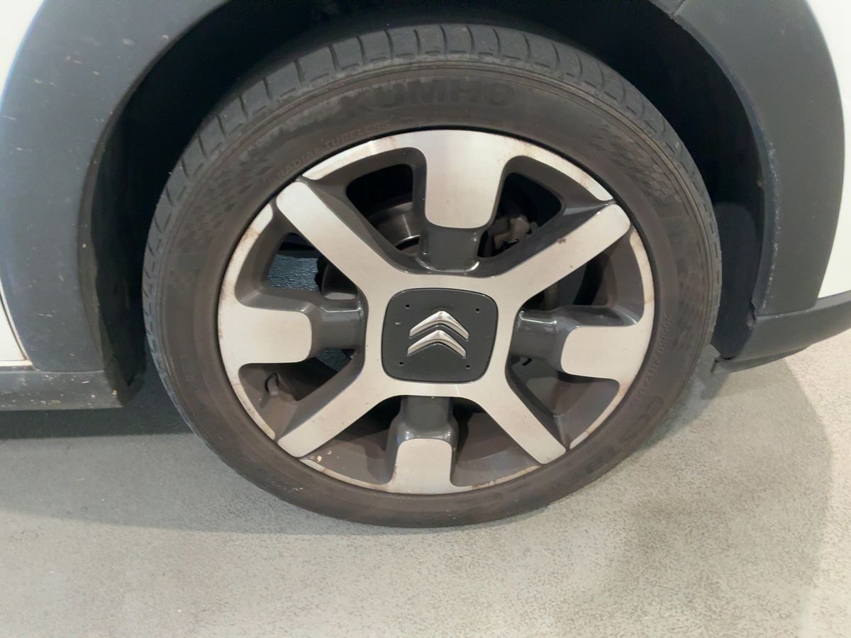 Neumático delantero derecho