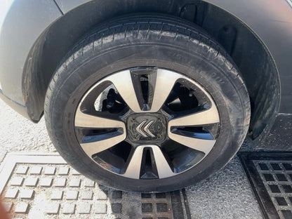 Neumático trasero derecho