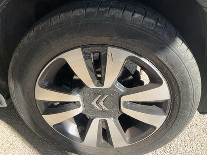 Neumático trasero izquierdo