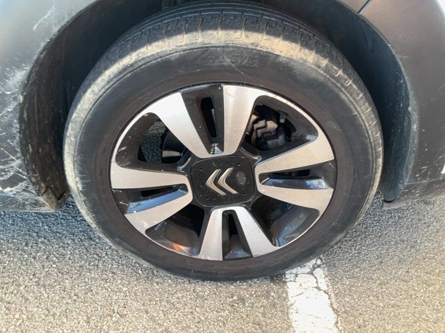 Neumático delantero derecho