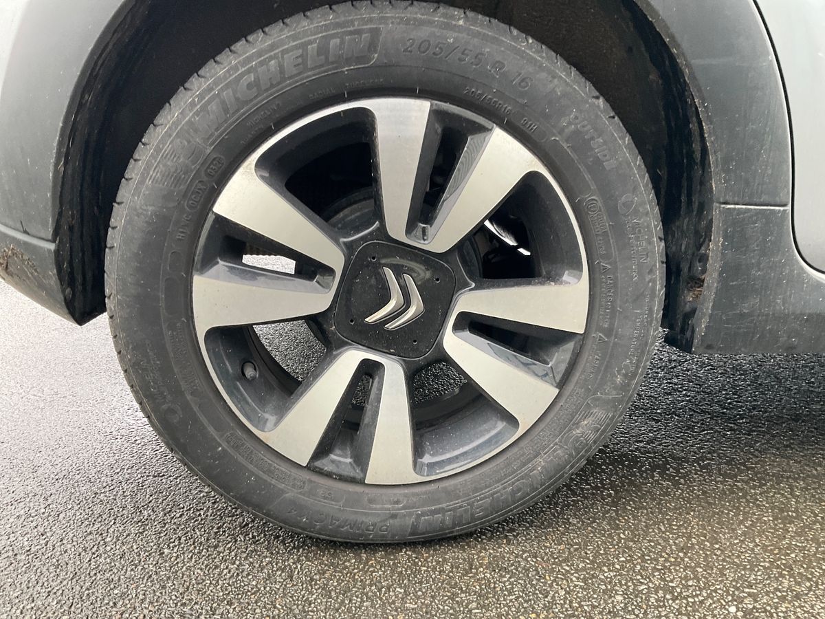 Neumático trasero derecho