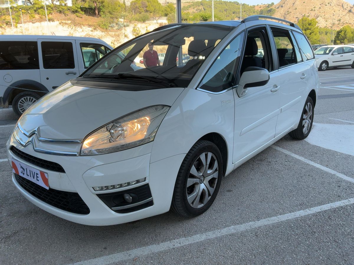 Frontal izquierda