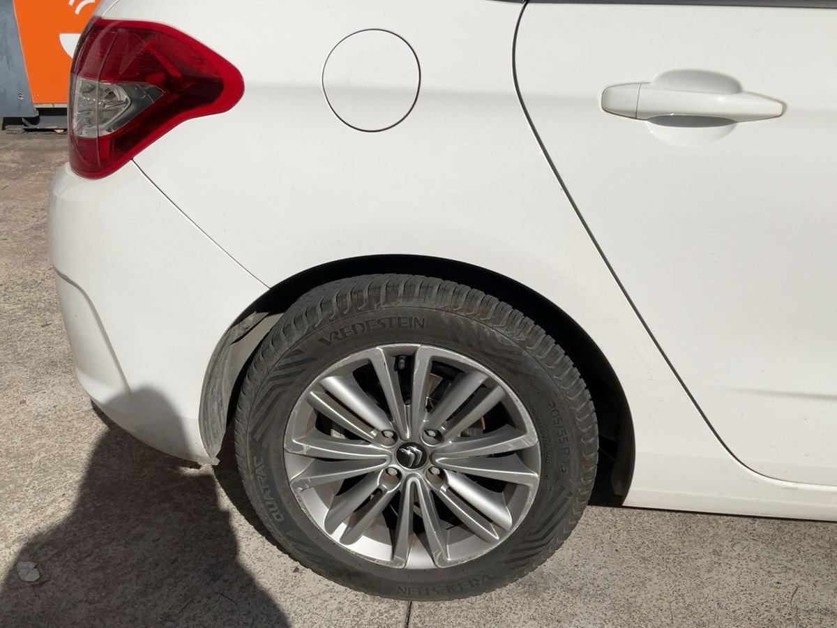 Neumático trasero derecho