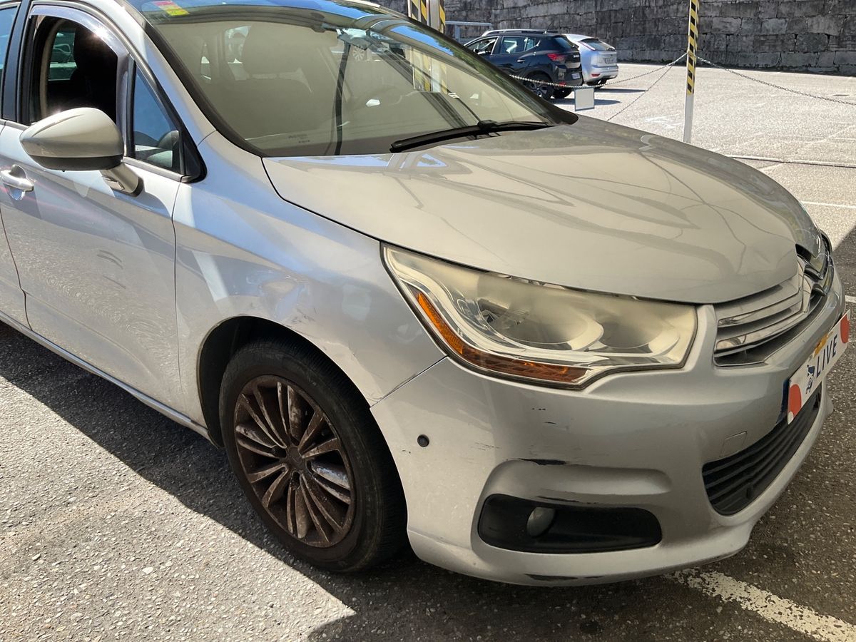 Lateral delantero derecho
