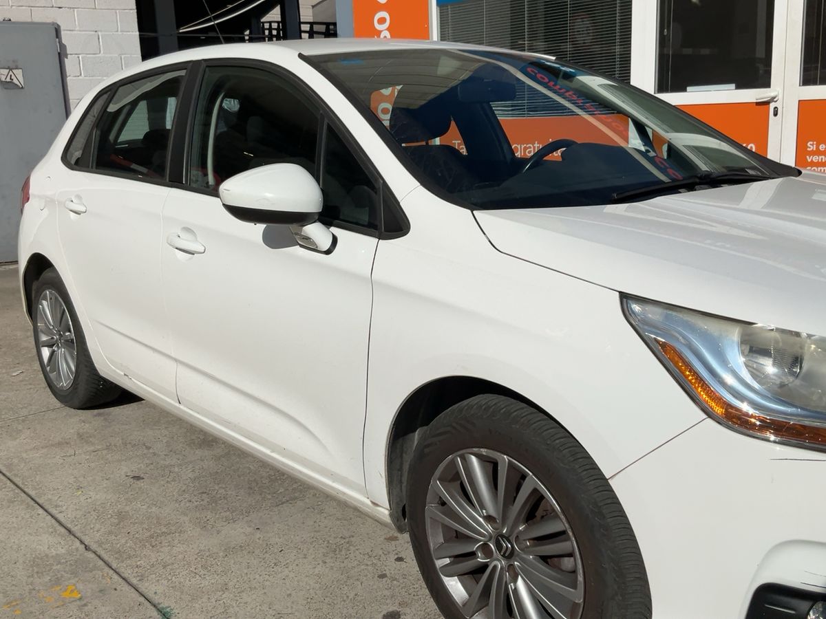 Lateral delantero derecho