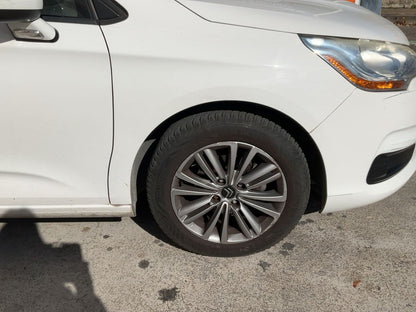 Neumático delantero derecho