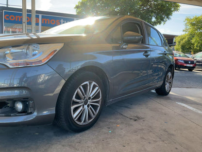Lateral delantero izquierdo
