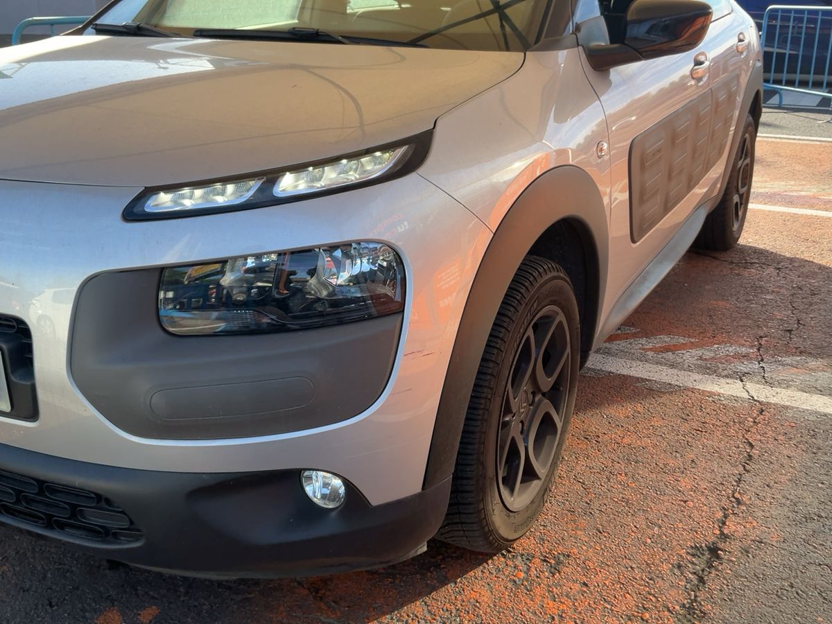 Lateral delantero izquierdo