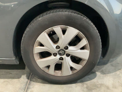 Neumático delantero derecho