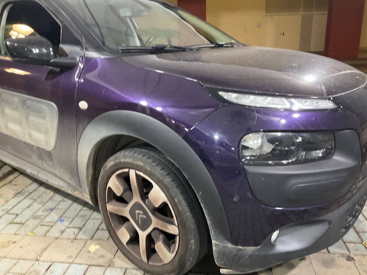 Lateral delantero derecho
