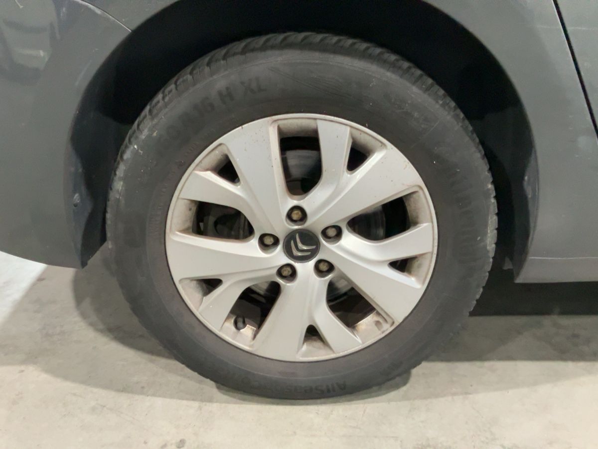 Neumático trasero derecho