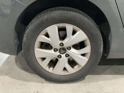 Neumático trasero derecho