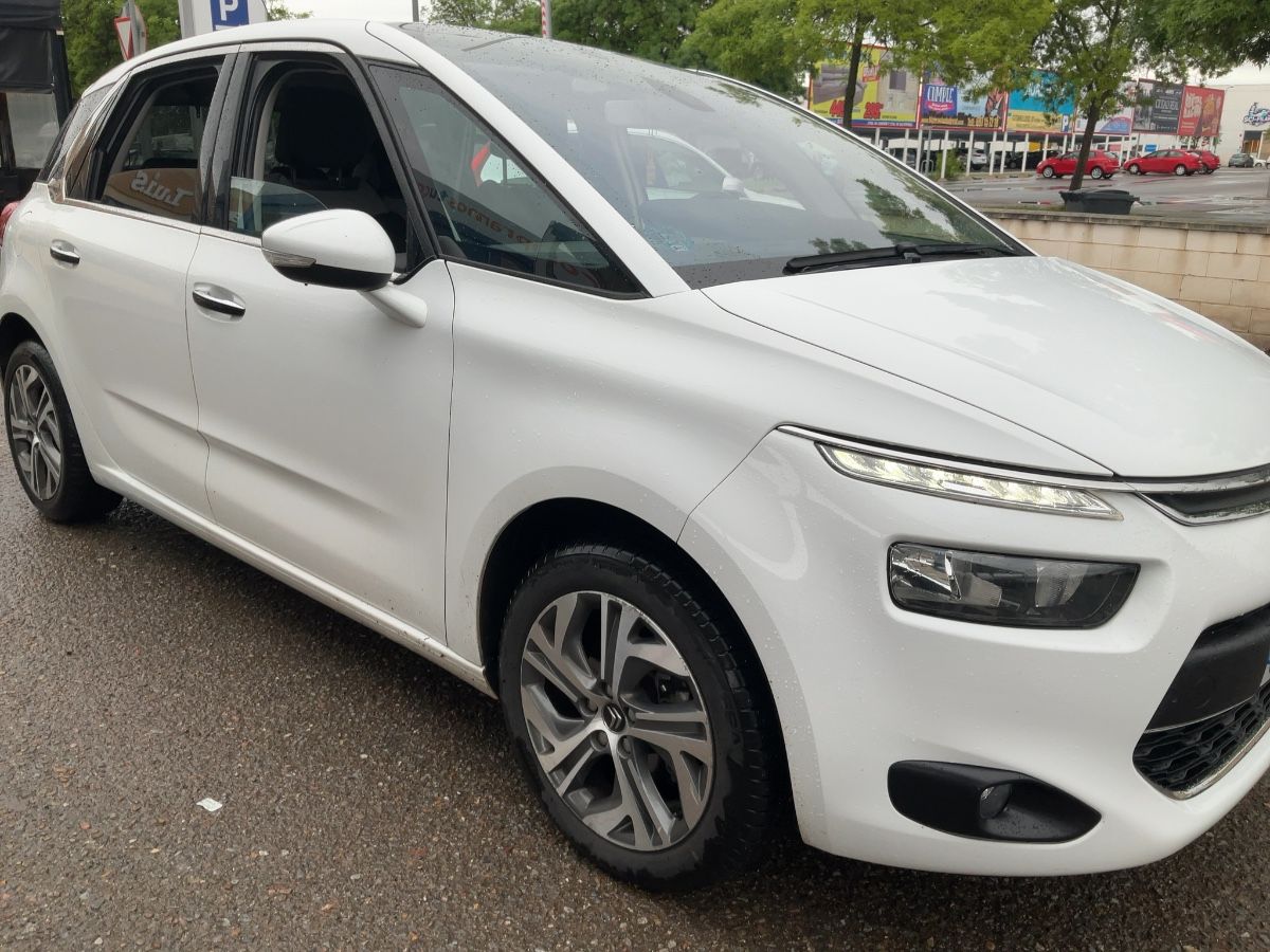 Lateral delantero derecho