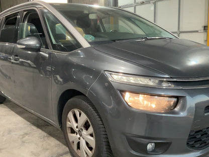 Lateral delantero derecho