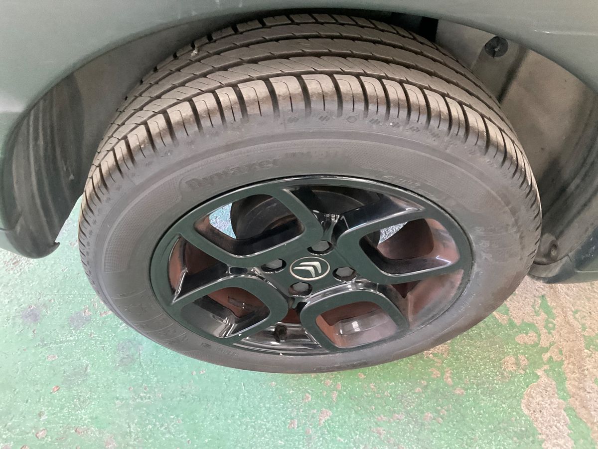 Neumático trasero derecho