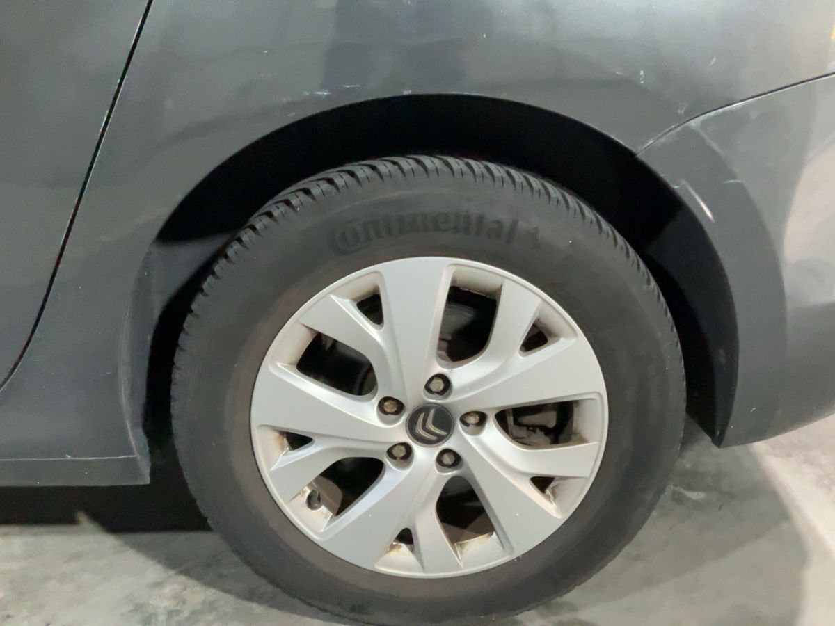 Neumático trasero izquierdo