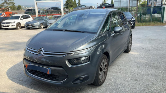 Frontal izquierda