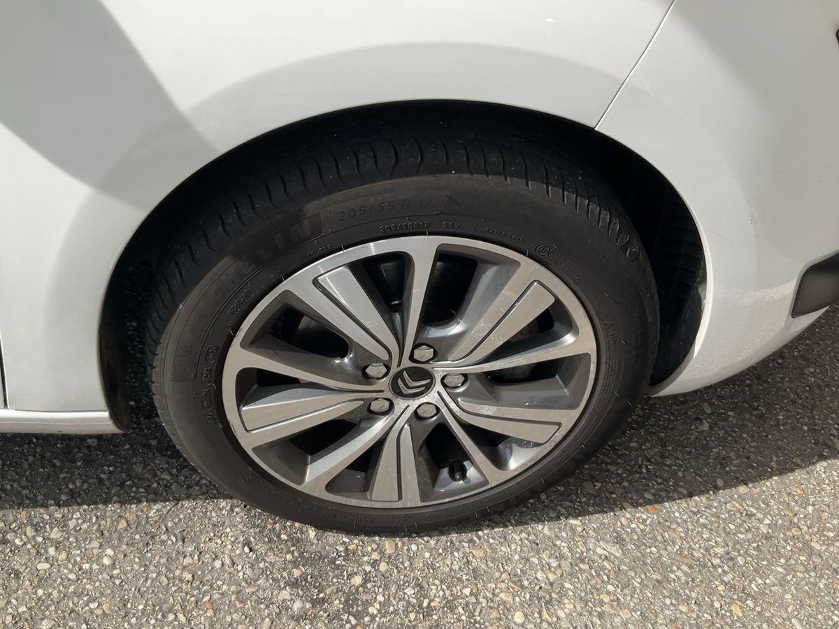 Neumático delantero derecho