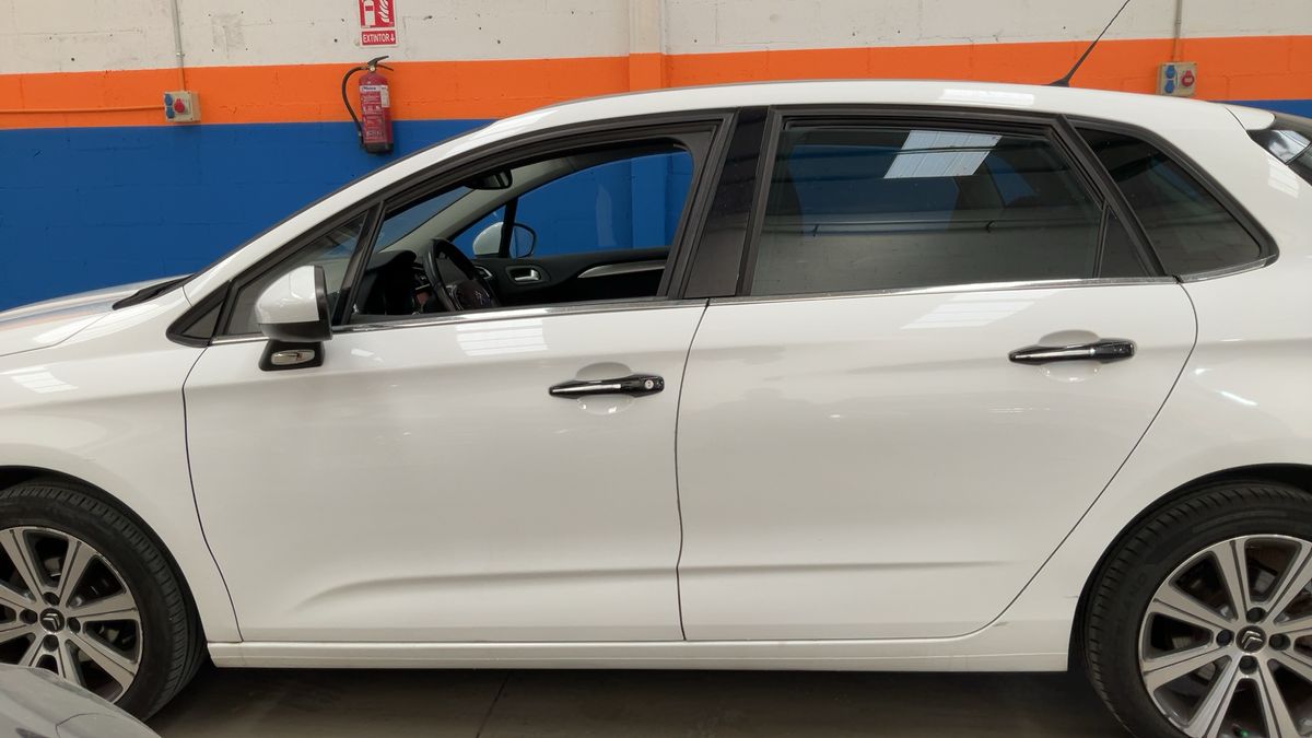 Exterior izquierda
