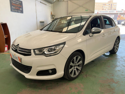 Frontal izquierda