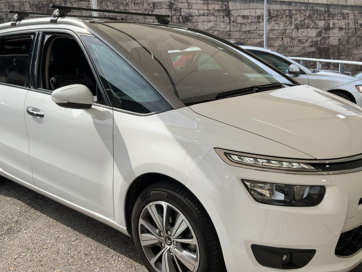 Lateral delantero derecho