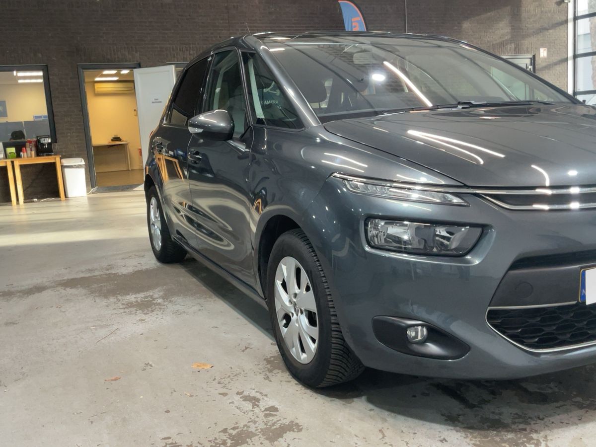 Lateral delantero derecho