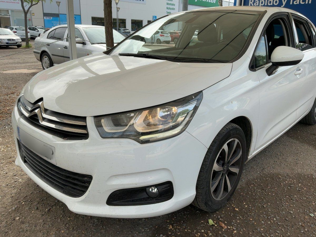 Frontal izquierda