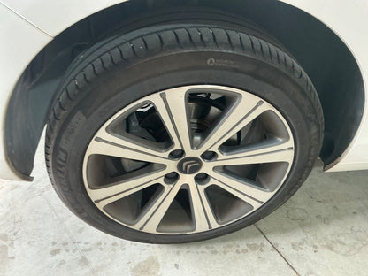 Neumático trasero derecho