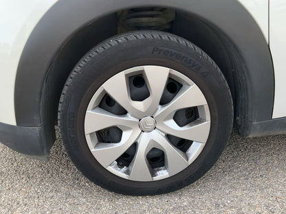 Neumático delantero izquierdo