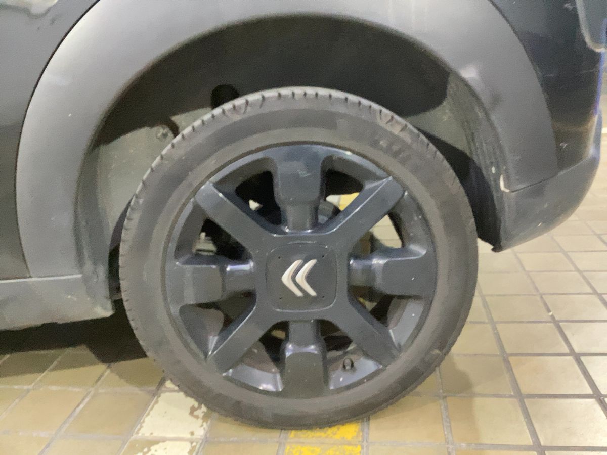 Neumático trasero izquierdo