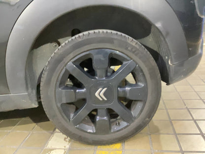 Neumático trasero izquierdo