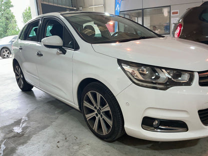 Lateral delantero derecho