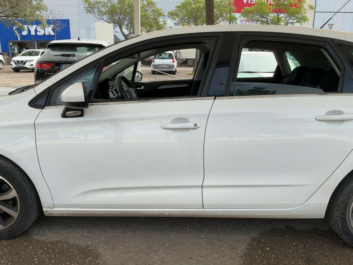Exterior izquierda
