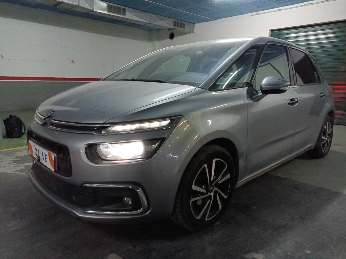 Frontal izquierda