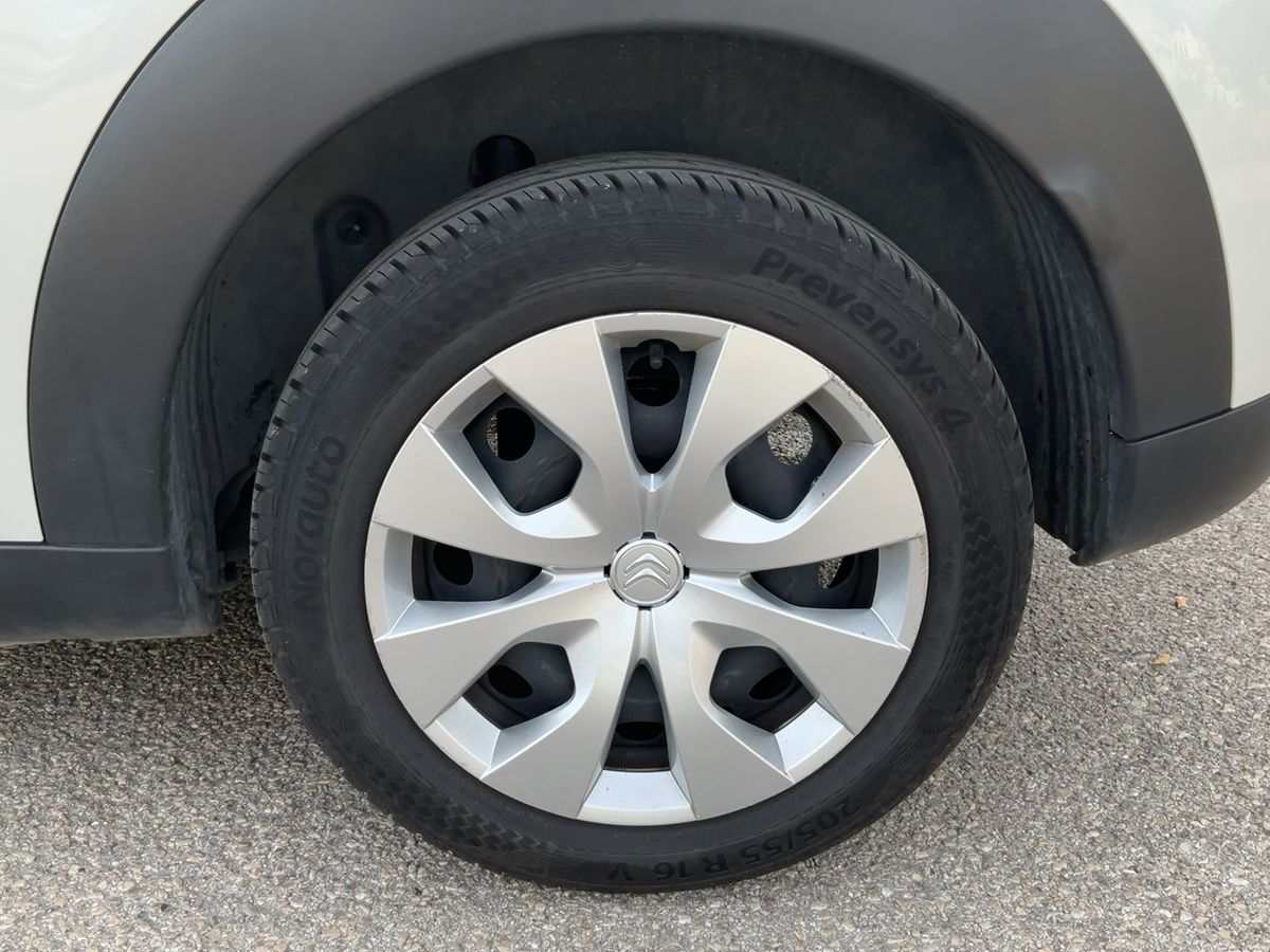 Neumático trasero izquierdo