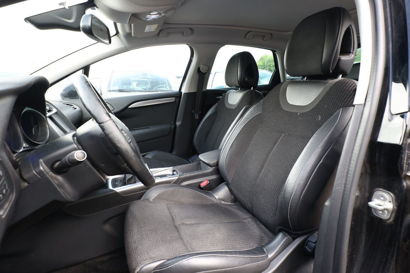 Citroën C4 1.6 BHDi 120 Shine Nav Pano PDC Temp KeyL 17Z 118274709 5