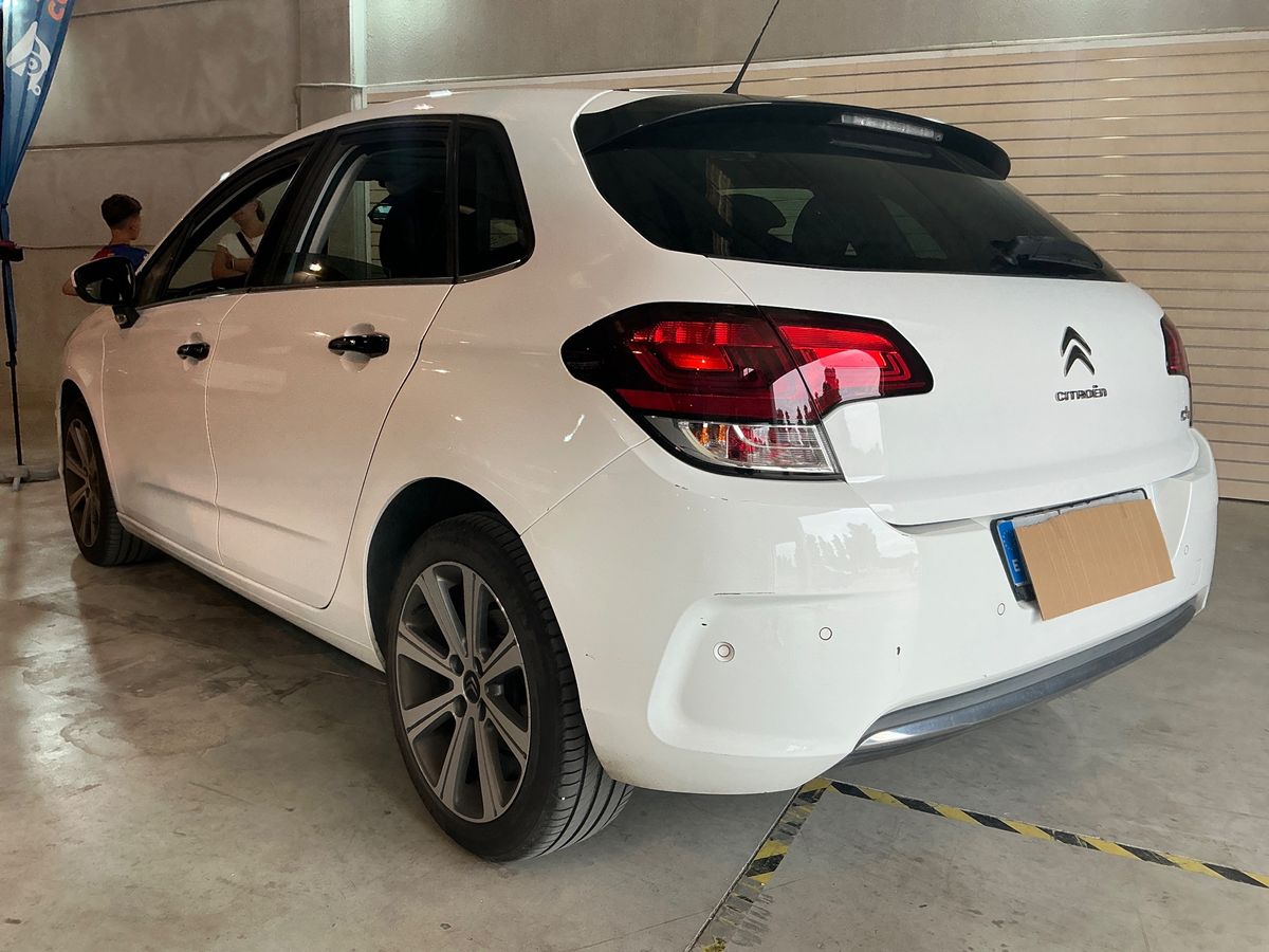 Parte trasera izquierda