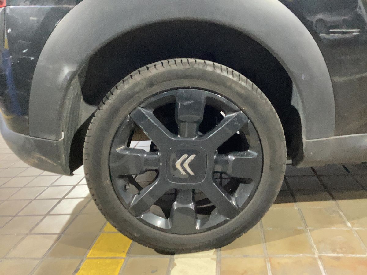 Neumático trasero derecho