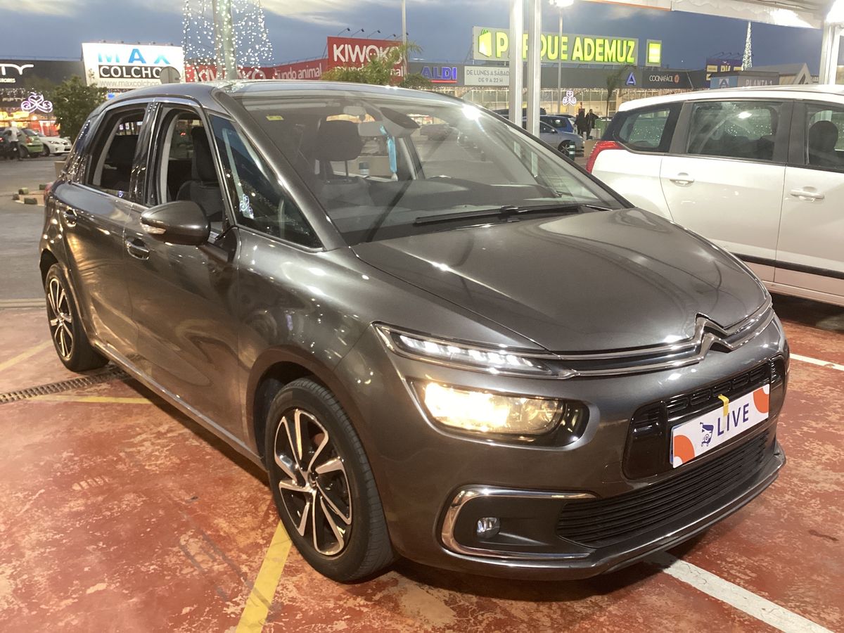 Lateral delantero derecho