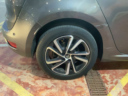 Neumático trasero derecho