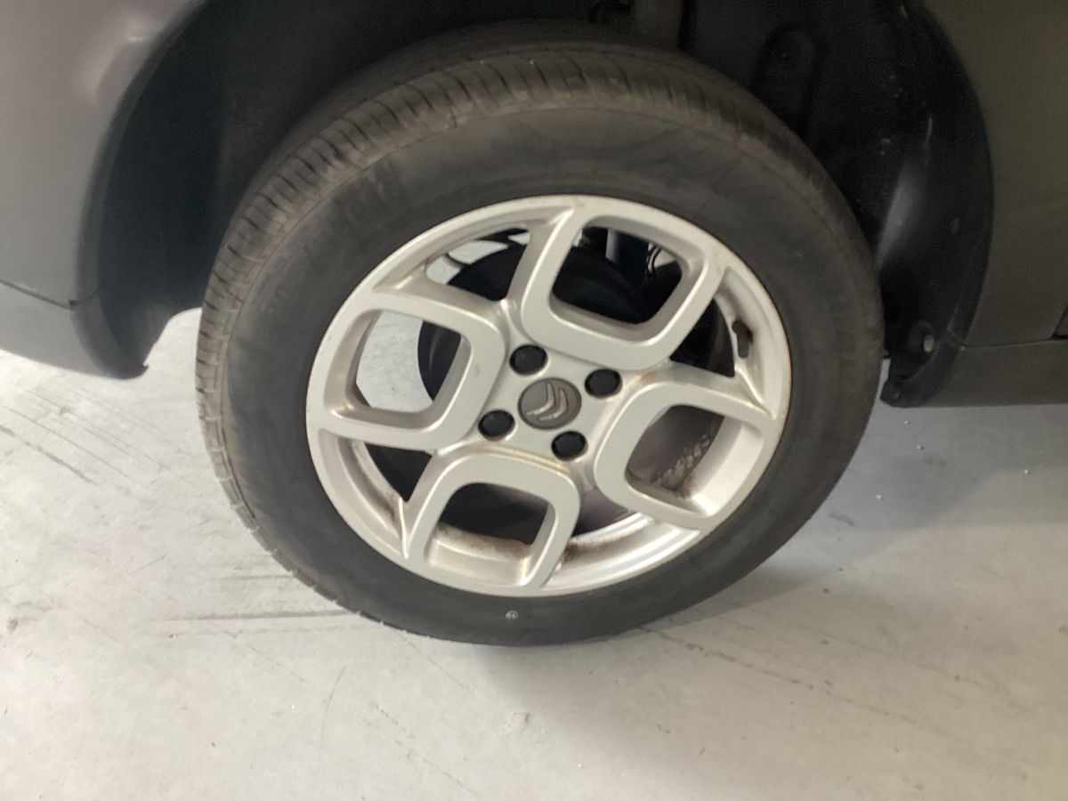 Neumático trasero derecho