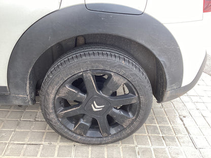 Neumático trasero izquierdo