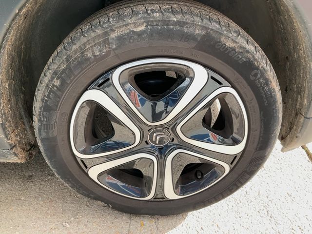 Neumático delantero derecho