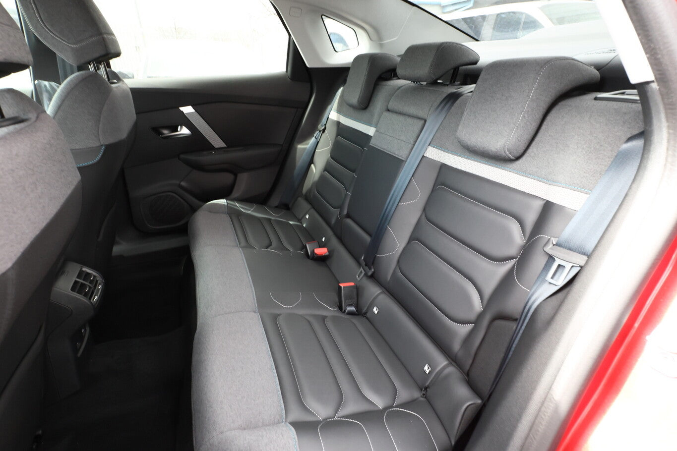 Citroën C4 X 130 EAT8 Shine SHZ ACC Nav HUD PDC Keyl LHZ 112190460 9