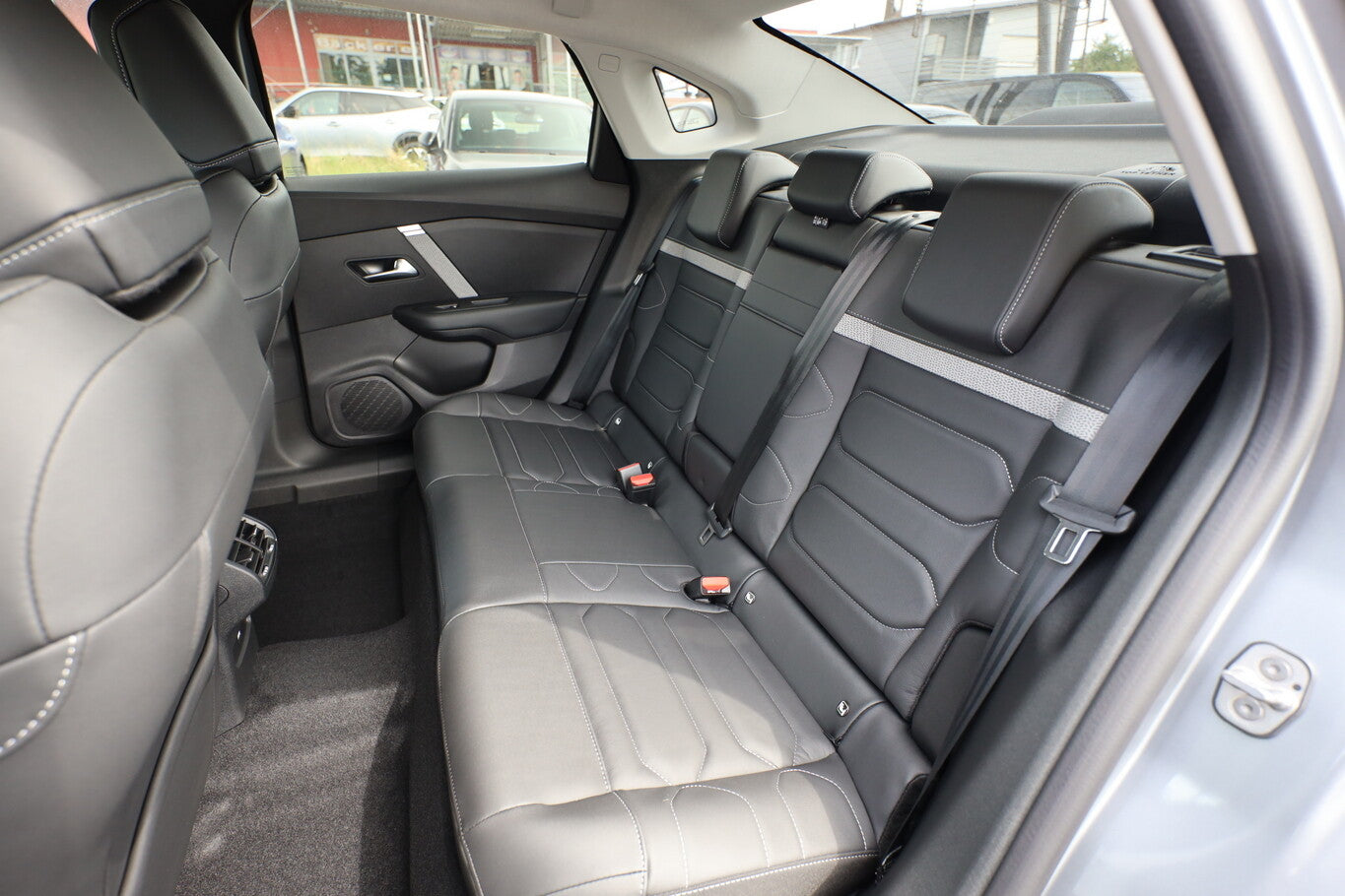 Citroën C4 X MHEV 136 DSC6 Max Nav SHZ Kam HUD ACC LHZ 110917960 9