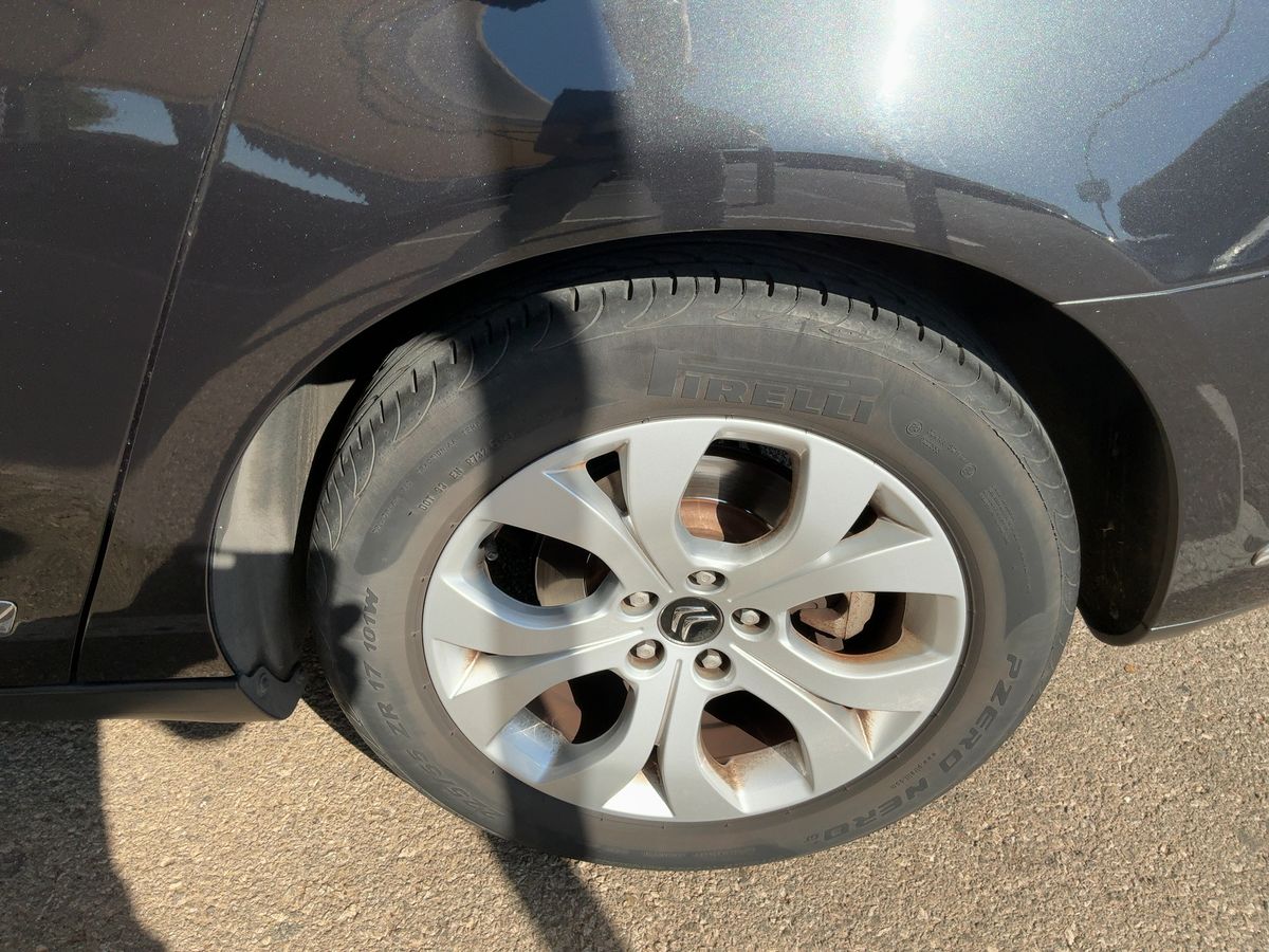 Neumático trasero izquierdo